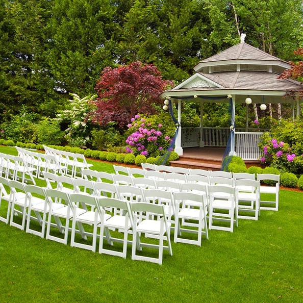 our wedding & event trailers are designed to be used for outdoor weddings and events, providing convenience and comfort for your guests